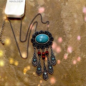 Intricate blue stoned necklace